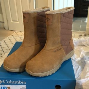 New in box, Columbia, womens size 11, waterproof boots.